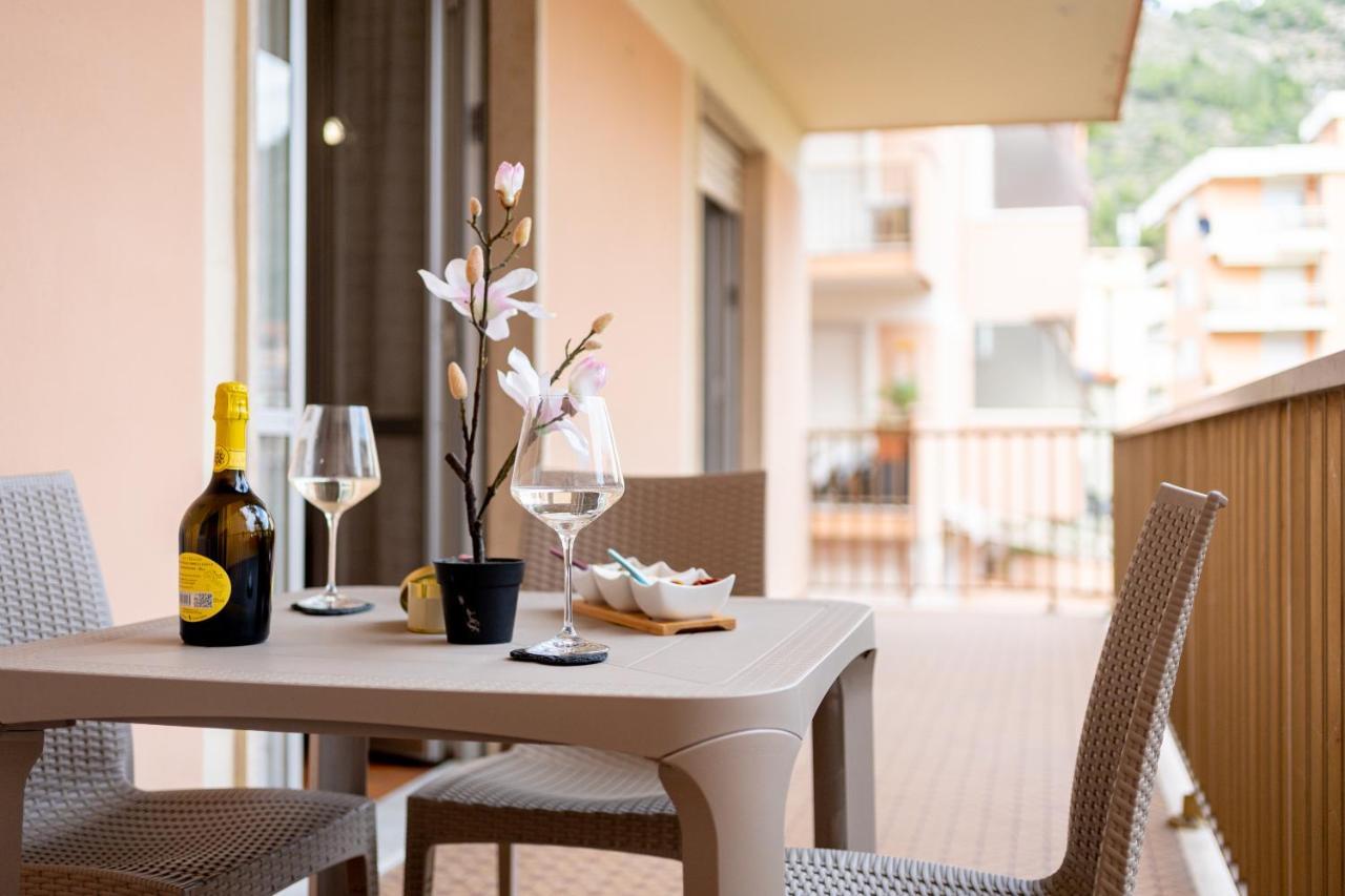 Near The Sea - Wifi And Parking Apartman Ventimiglia Kültér fotó